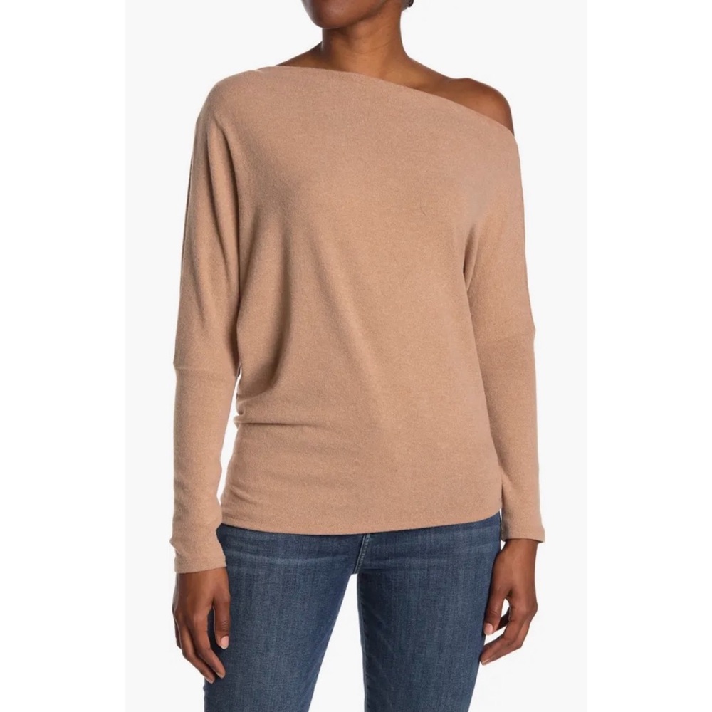 ASTR the Label Soft camel off shoulder sweater Size M